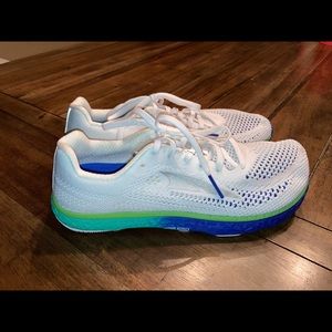 Brand New Women’s Altra Escalante Racer